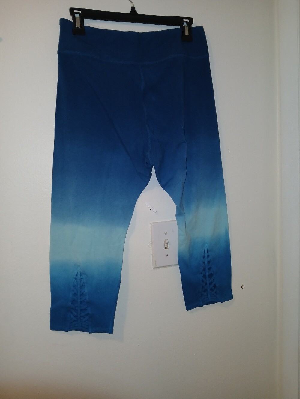 Earth Yoga Blue Ombre Capris with Lattice Hem